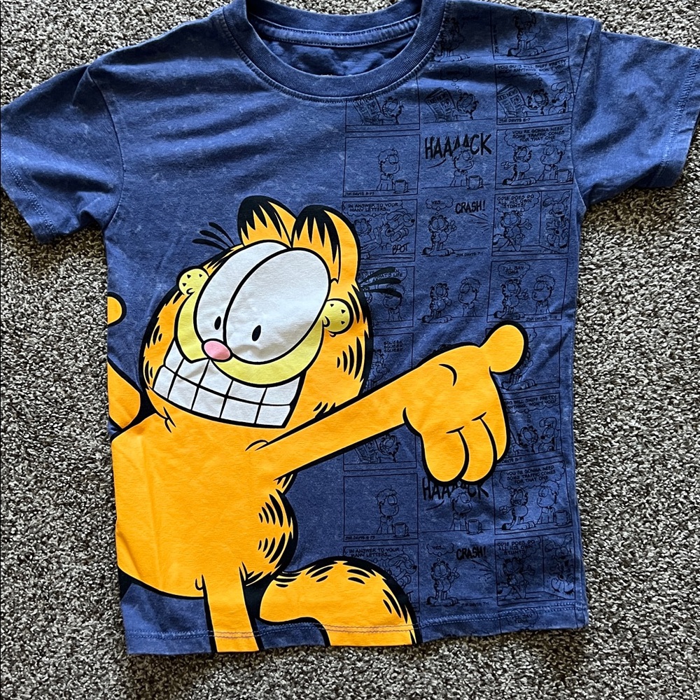 BNWOT super soft classic Garfield & comic strip graphic toddler tee (size 5T)